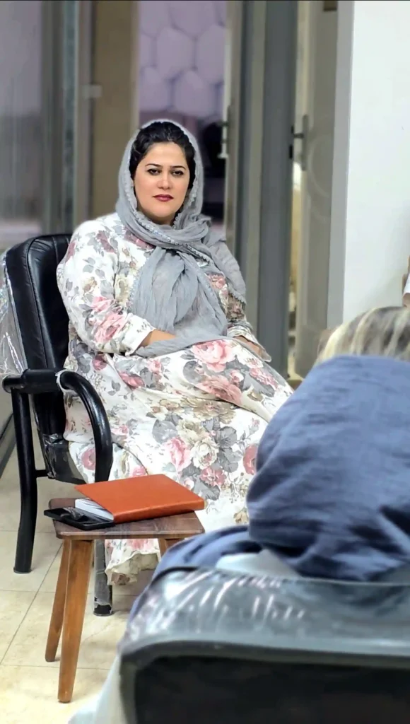 جلسه گروه درمانی با حضور روانشناس در هشتگرد