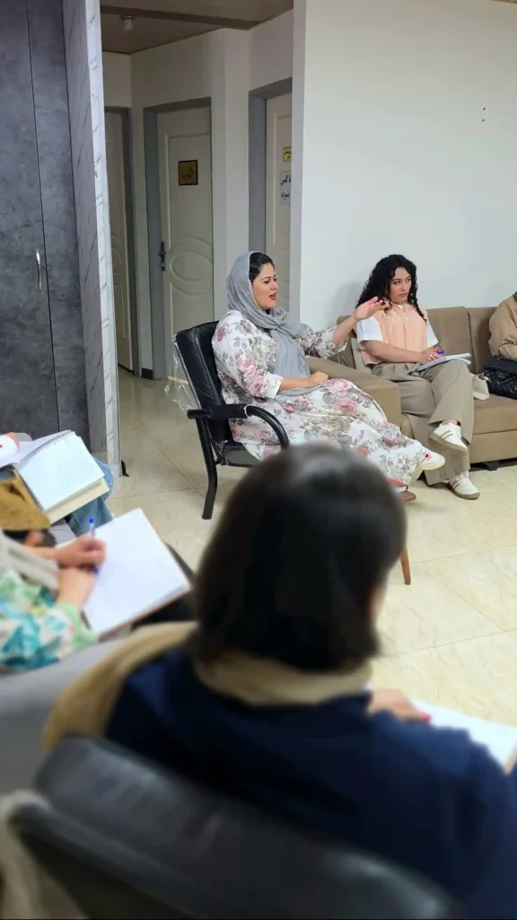 جلسه مشاوره گروهی در مرکز پناه امن هشتگرد